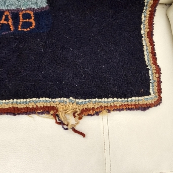 Vintage hand hooked rug with the Mayflower II design.‎ - Picture 6 of 16